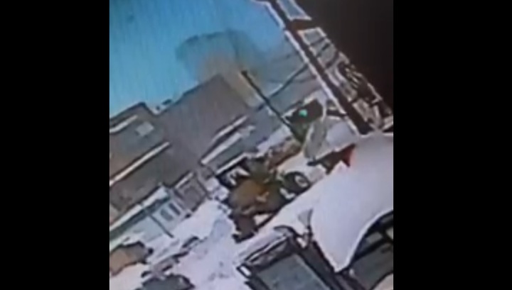 Женщина погибла под колесами снегоуборочной машины в Кемеровской области. Видео