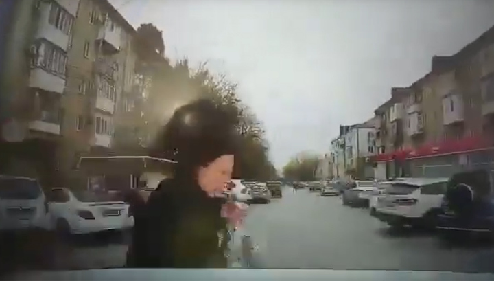 Перепугалась и нажала на газ: момент смертельного ДТП в Ростовской области попал на видео