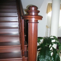 Деревянная лестница в интерьере, фото