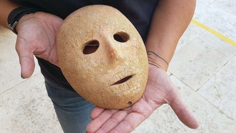 В Израиле нашли 9000-летнюю каменную маску