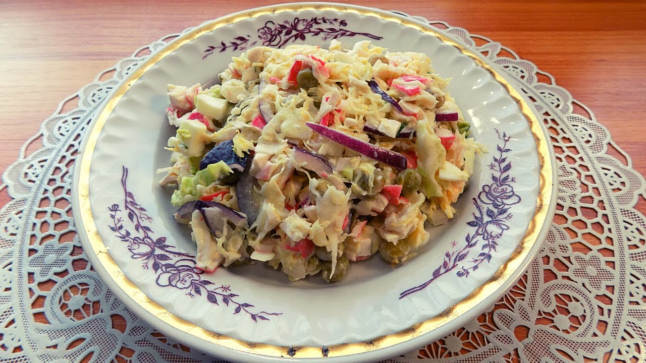 Салат из крабовых палочек с капустой и яйцом. Вкусный крабовый салат с капустой. Простой рецепт