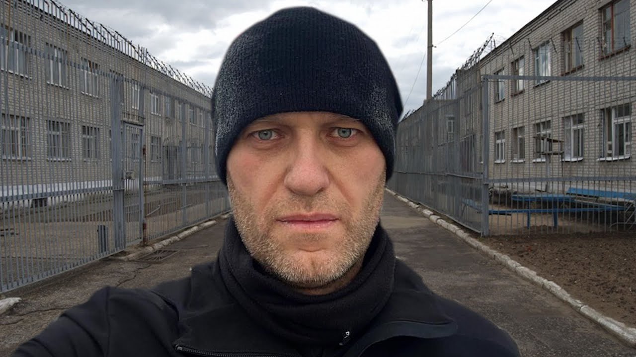 Навальный о жизни в колонии. Полумиллионный митинг в России. Что думают люди о дворце Путина