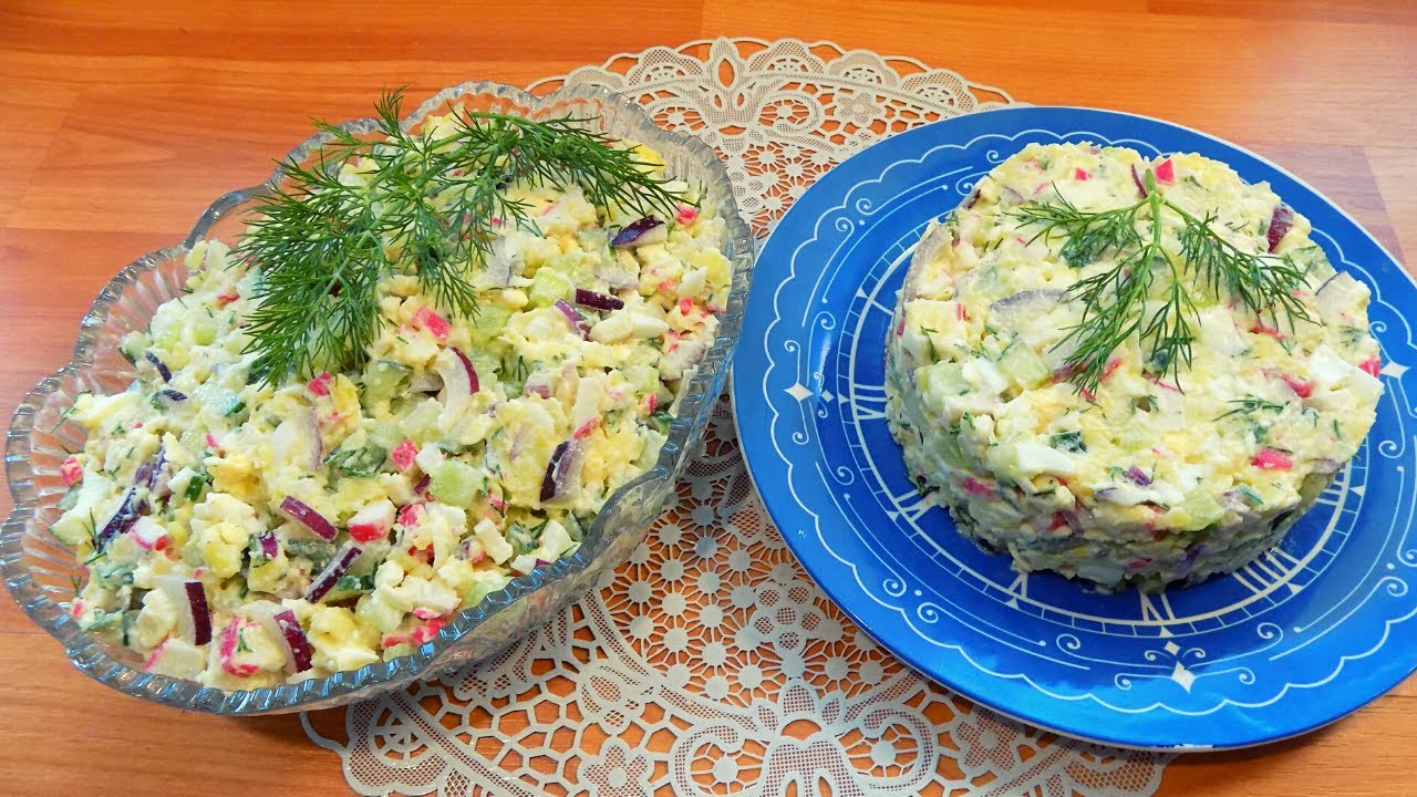 Салат из крабовых палочек с плавленным сыром и огурцом. Простой рецепт