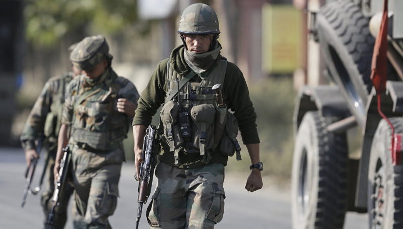 При взрыве в Кашмире погибли не менее четырех полицейских