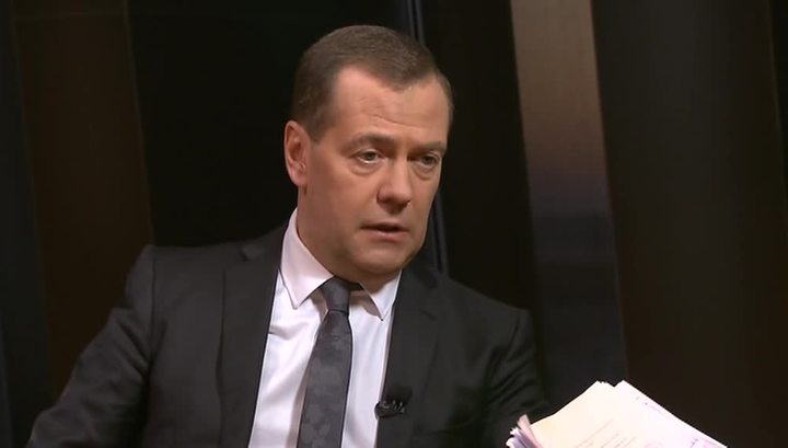 Медведев считает американские санкции объявлением торговой войны