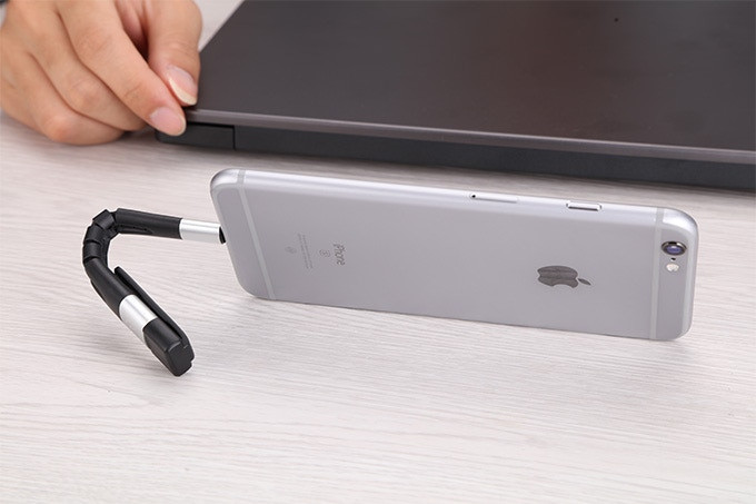 Новый стилус для iPhone может служить зарядным кабелем и подставкой
