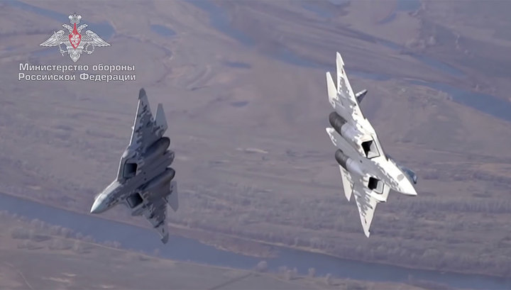 Вне законов физики. Военные показали уникальные кадры полетов истребителей Су-57