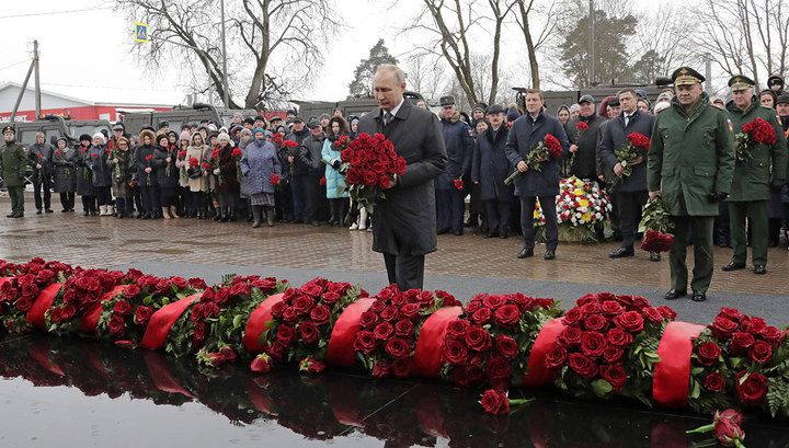 Путин пообщался с родными погибших десантников и посетил часовню Георгия Победоносца