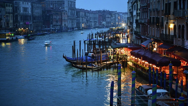Для туристов в Венеции планируют ввести ночной "сухой закон"