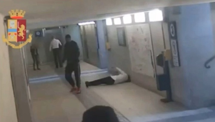 Беженец избил двух итальянок в подземном переходе