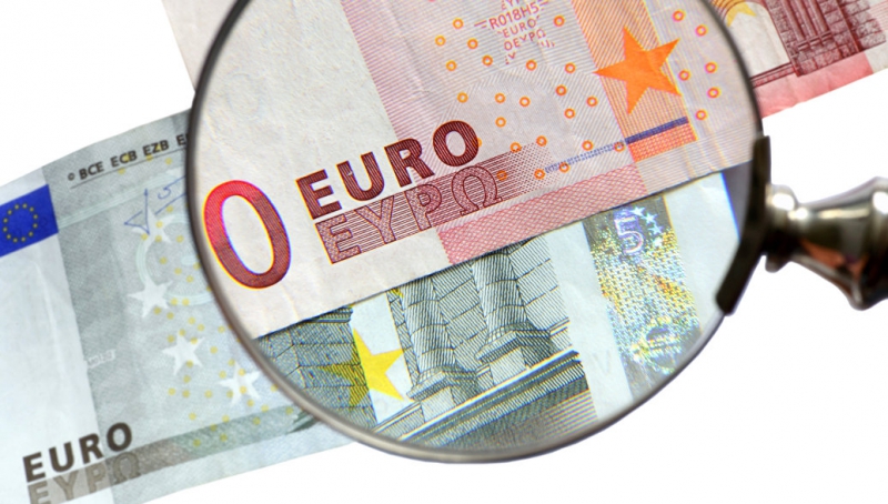 Официальный курс евро на среду вырос до 69,17 рубля