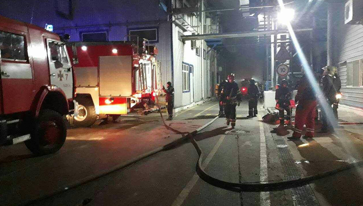 На заводе под Одессой вспыхнул пожар, огнем охвачено 1,5 тысячи квадратных метров