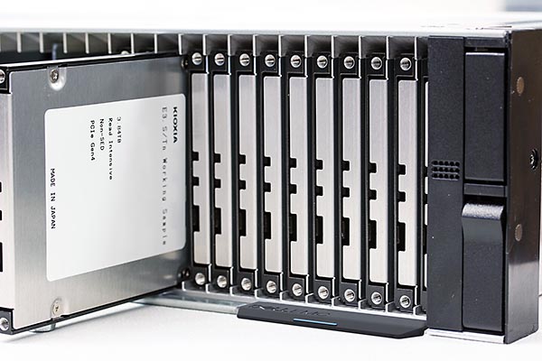 KIOXIA начала поставки образцов SSD-накопителей формфактора EDSFF