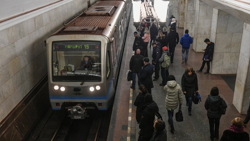 В московском метро опровергли информацию о задымлении на станции "Курская"