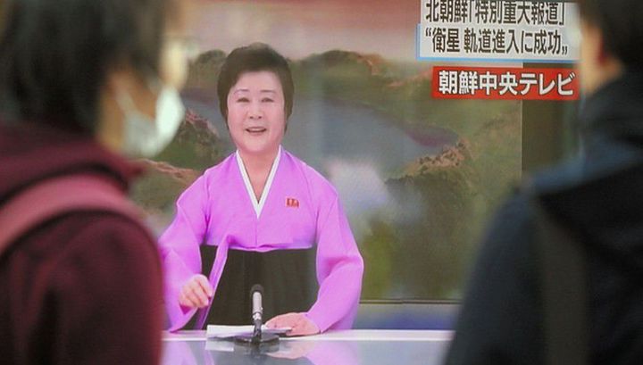 С северокорейского ТВ пропала знаменитая "рыдающая" диктор в розовом