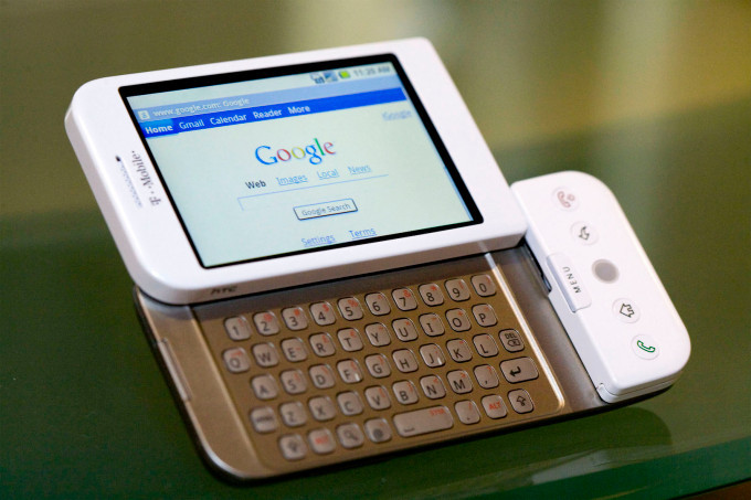 Первому Android-смартфону исполнилось 10 лет