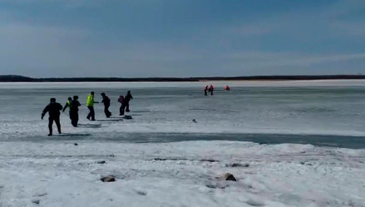 Хабаровский пенсионер провалился под лед на реке Амур