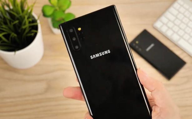 Galaxy Note 10 показал iPhone XR 2019