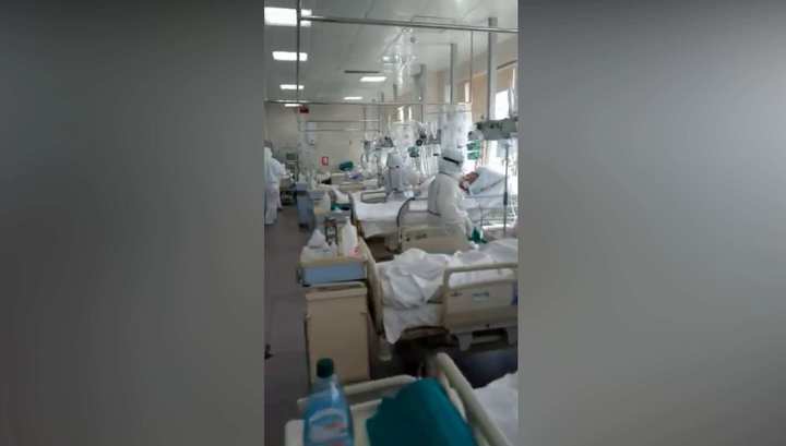 Главврач московской больницы показал видео из переполненной реанимации