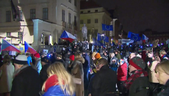 В Чехии митингующие требуют отставки правительства во главе с Бабишем