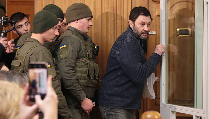 Волю Вышинскому! В Москве прошла акция солидарности с арестованным на Украине журналистом