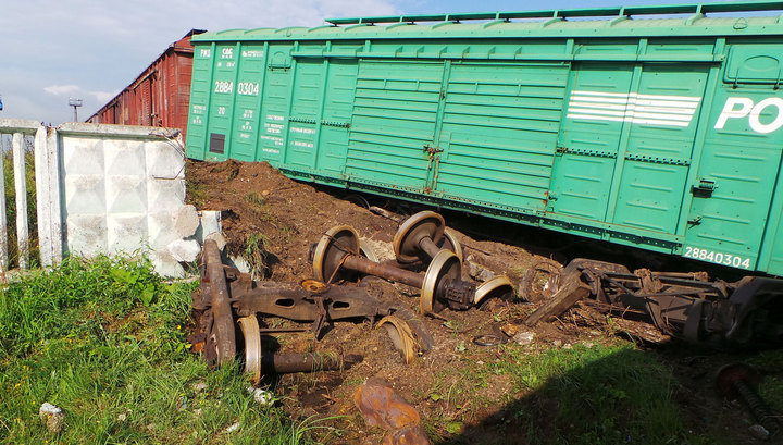 Сход вагонов грузового поезда в ЯНАО спровоцировал задержку и отмену пассажирских