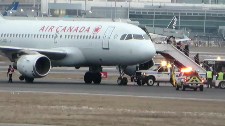 Самолет авиакомпании Air Canada приземлился в Торонто без одного колеса