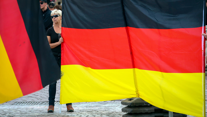 Популярность Меркель падает, а "Альтернативы для Германии" растет
