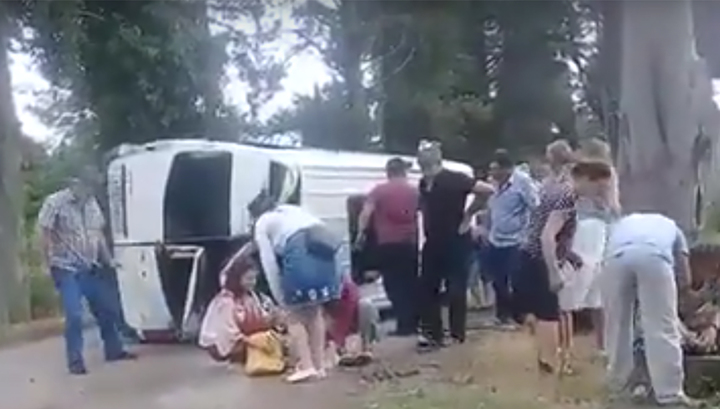 Появилось видео с места аварии микроавтобуса с российскими туристами в Абхазии