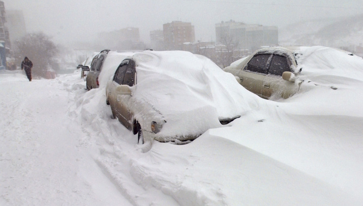 Владивосток замело снегом