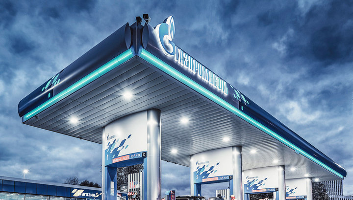 Цены на бензин в России снизились за неделю на 2 копейки