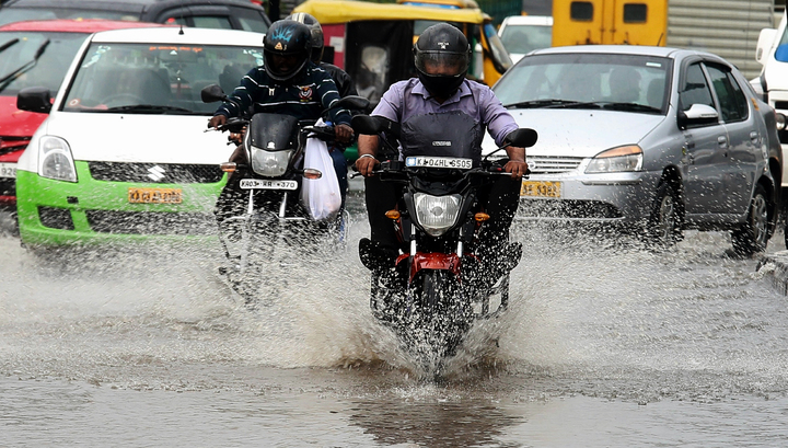 Более 300 тысяч человек эвакуированы в Индии из-за приближения циклона "Титли"