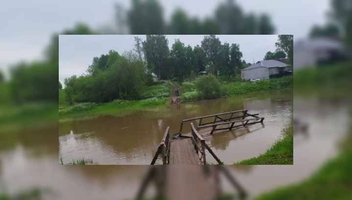 В Кашине дождями смыло все пешеходные мосты