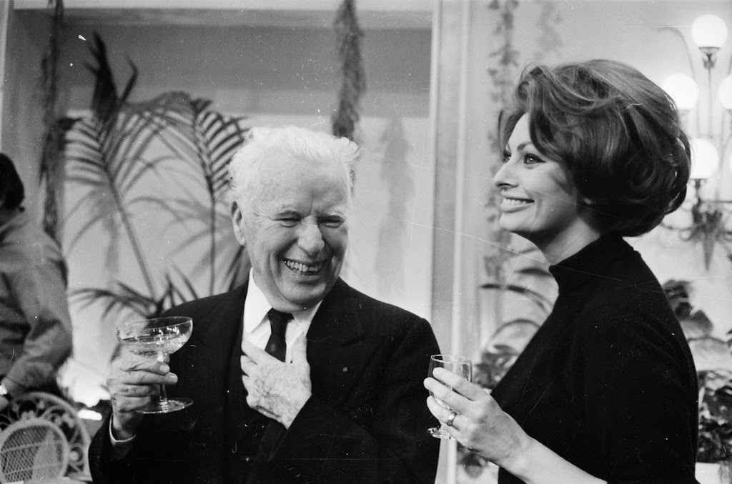 Чарли Чаплин и Софи Лорен на вечеринке по случаю дня рождения, 1966 год.