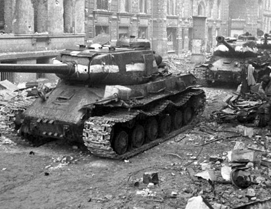 Почему последние 10 дней войны советские танки были с белыми полосами?