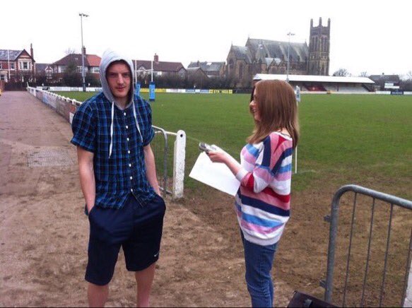 Варди даёт интервью студентке, играя в 5-м дивизионе чемпионата Англии