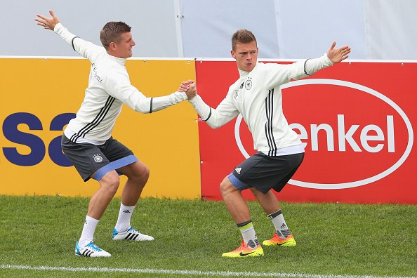 Кроос и Киммих в тренировочном лагере сборной Германии