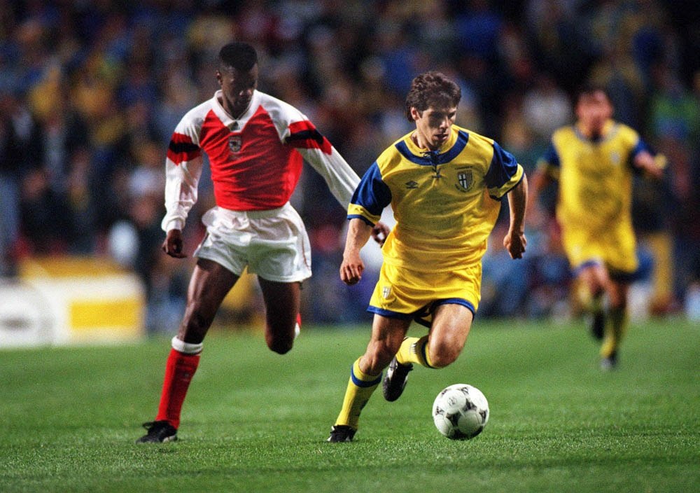 1994 год. Дзола в матче с "Арсеналом".