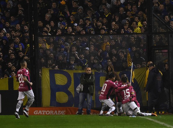 "Бока Хуниорс" уступает "Индепендьенте дель Валье" на "Бомбонере" (2-3, первый матч 1-2) и покидает Копа Либертадорес на стадии 