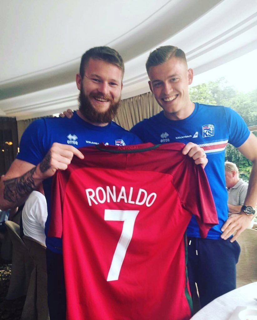 Гунарссон наконец заполучил футболку Роналду!