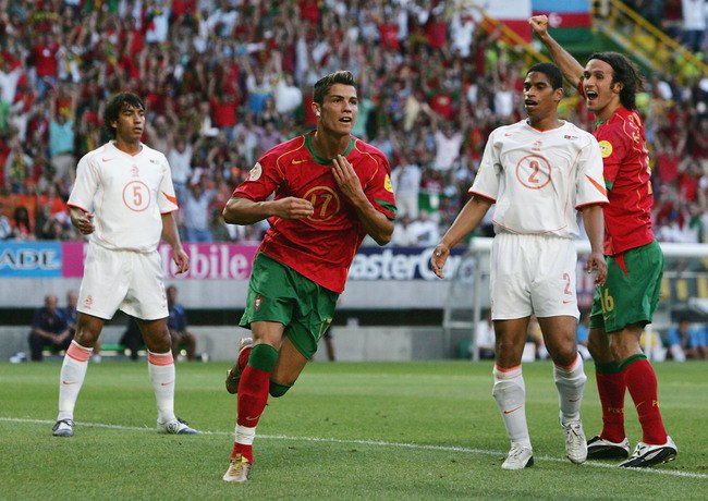Криштиану Роналду забил сборной Голландии. 30 июня 2004 года, полуфинал Евро.