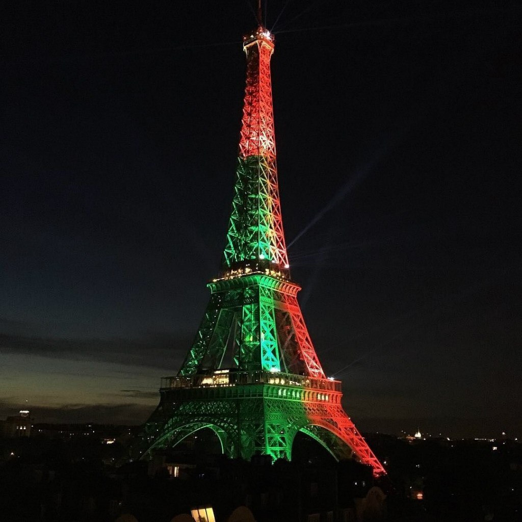Эйфелева башня после финала Евро-2016
