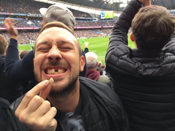 Фан "МЮ" потерял зуб во время празднования гола Рэшфорда