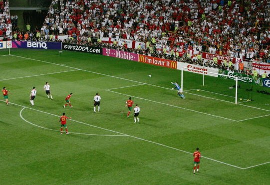 Гол Руи Кошты в ворота Англии на Евро-2004