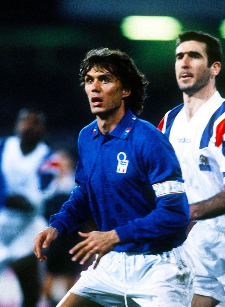 Паоло Мальдини (сборная Италии) и Эрик Кантона (сборная Франции).