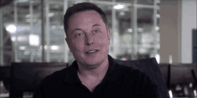 Илон Маск превратил иронию над недоброжелателями в элегантные шорты Tesla