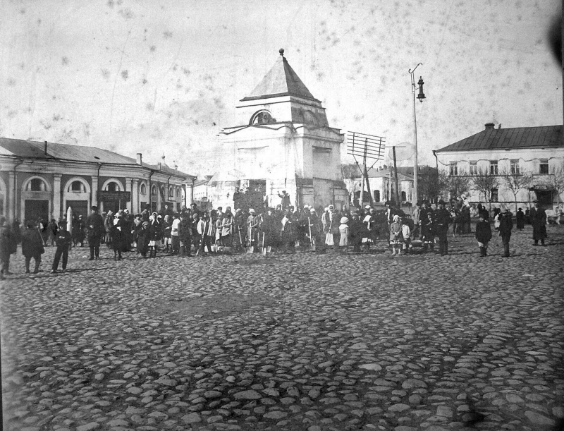 1920. Первомайский субботник на Торговой площади. Торжок