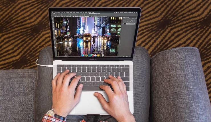 Владельцы MacBook Pro массово жалуются на проблемы с дисплеями