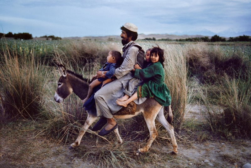 Отец с детьми, Афганистан