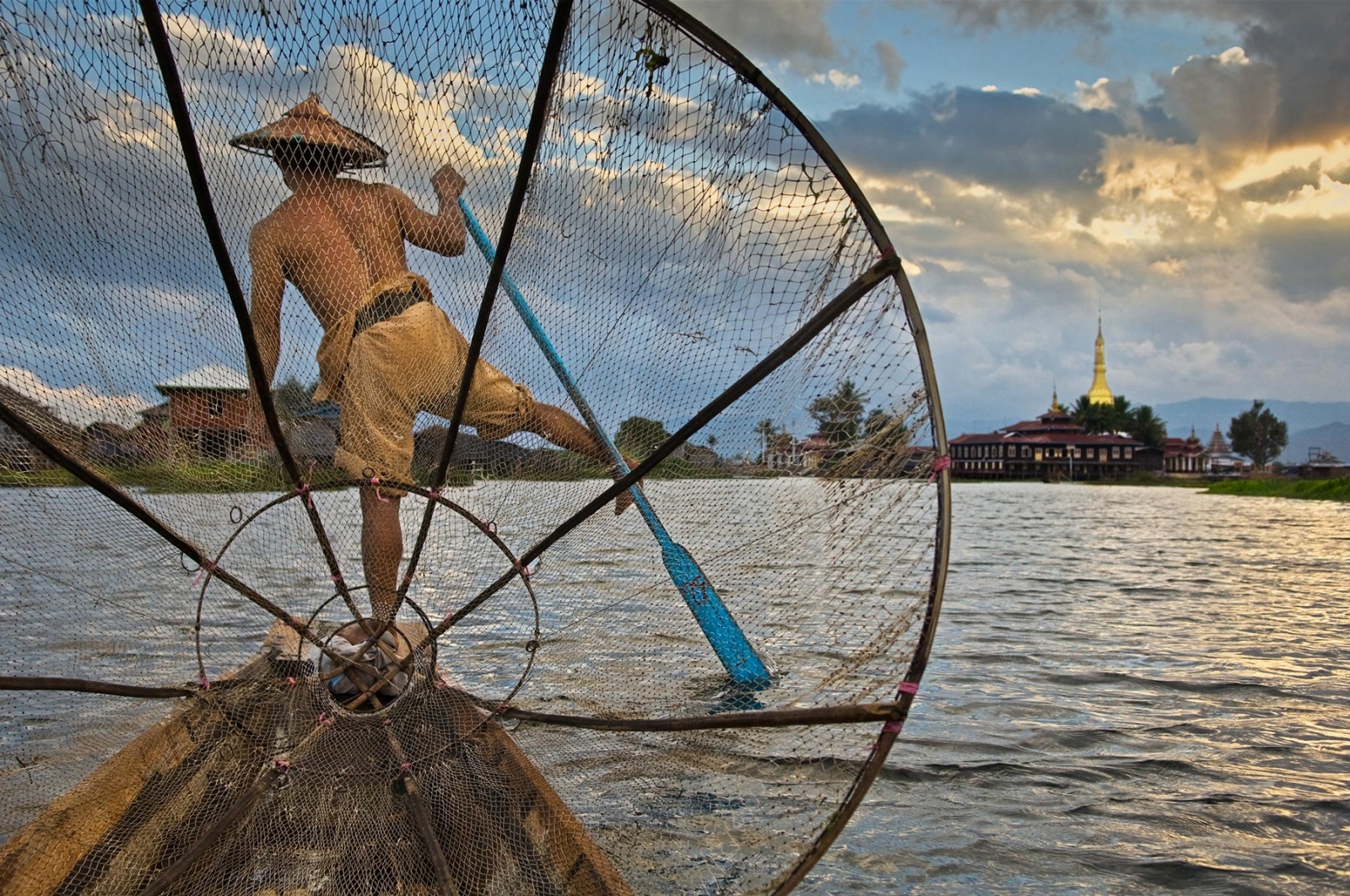 Рыбак на озере Инле, Бирма
